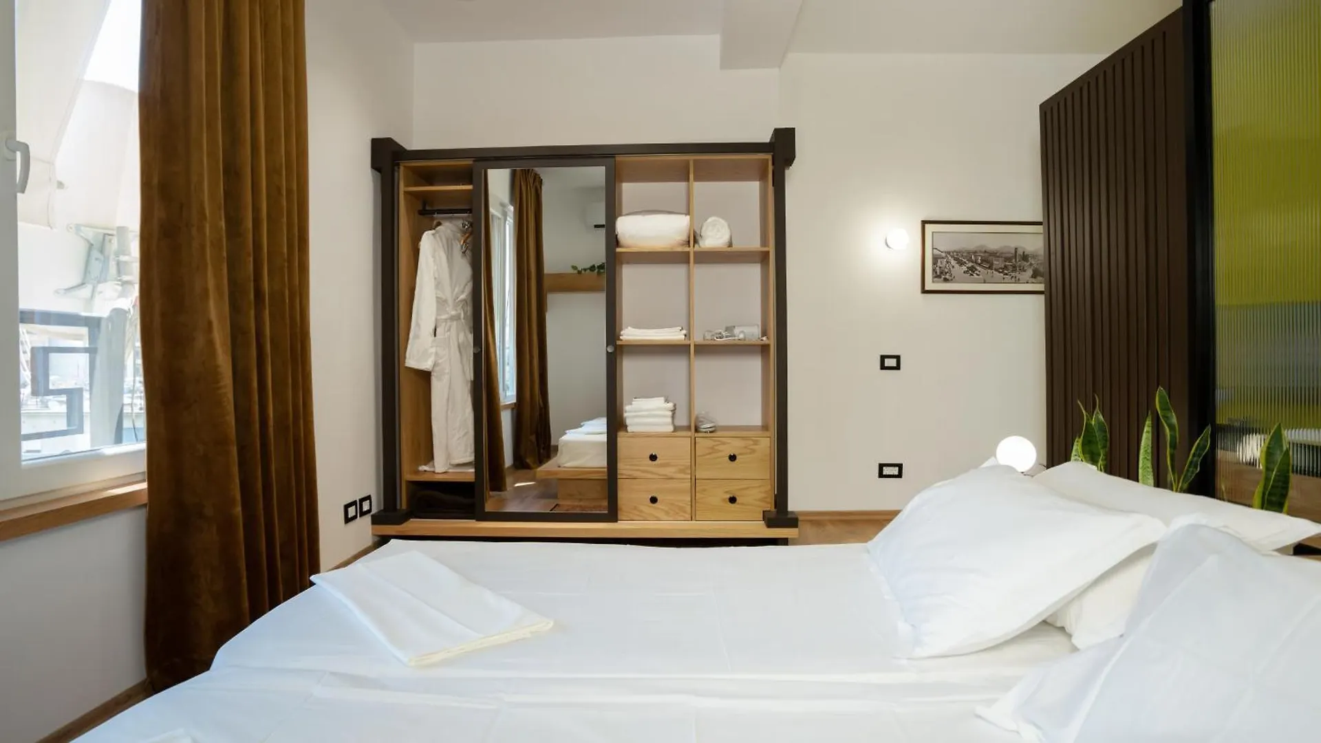 Chic Retreat In Blloku Tirana 아파트