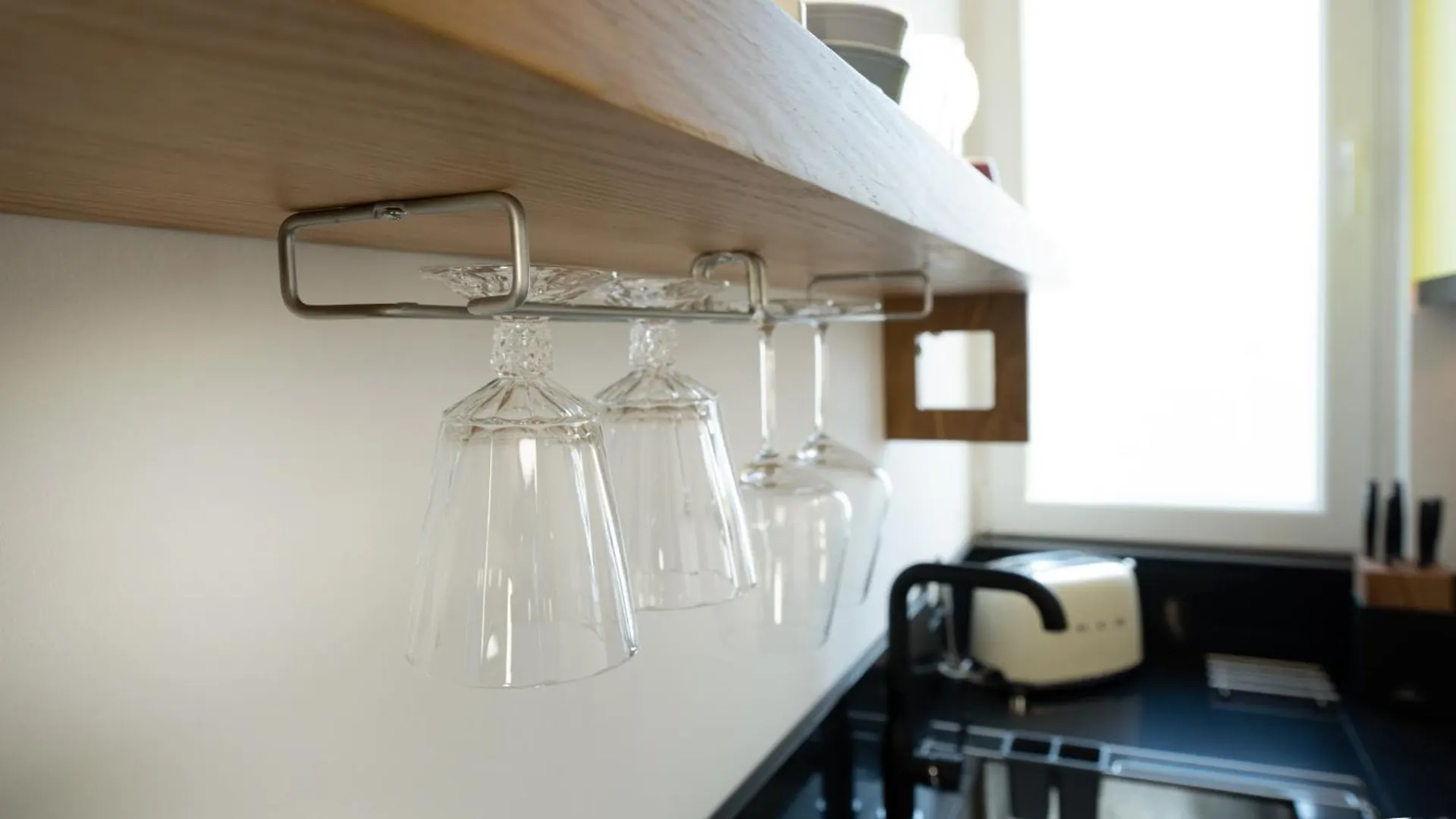 Chic Retreat In Blloku Tirana 아파트