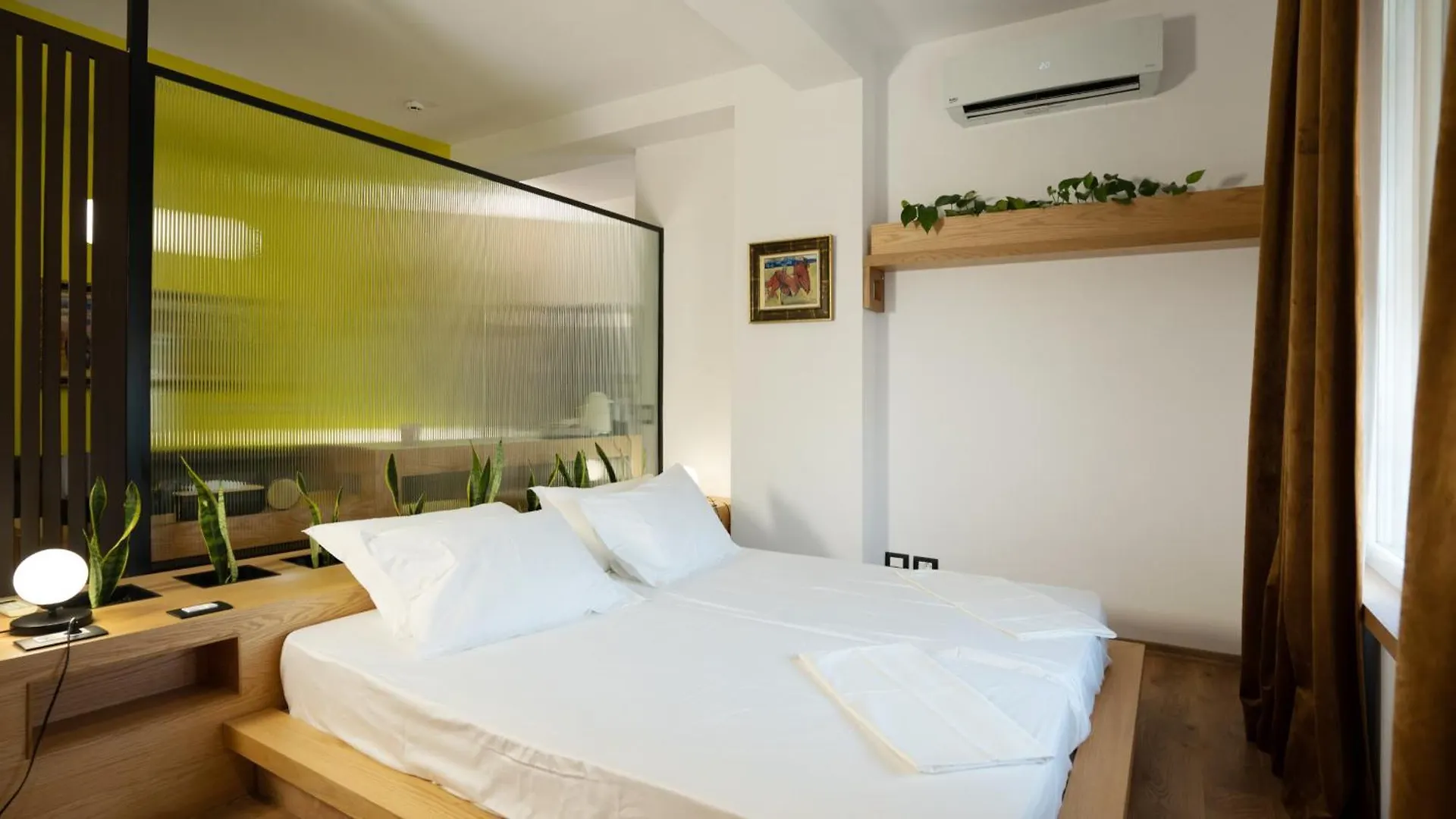 Chic Retreat In Blloku Tirana 아파트