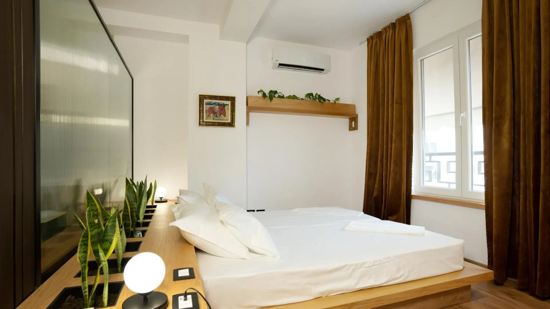 Chic Retreat In Blloku Tirana 아파트